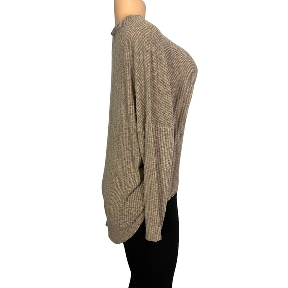 3/$30 🍂 Urban Outfitters Grey Textured Holland Henley Top - Picture 7 of 11